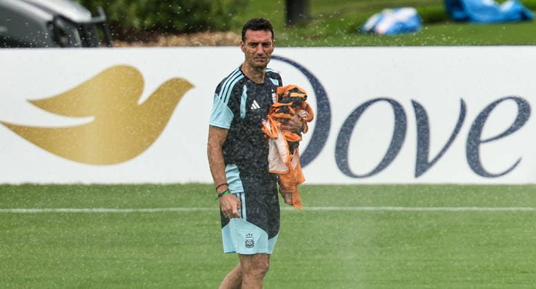FIFA World Cup, WM, Weltmeisterschaft, Fussball 2026 - Argentina training session Argentina™s national soccer team head coach Lionel Scaloni leads a training session of the team in Marietta, Georgia, USA, 14 July 2026. Argentina will face England on 15 July in a FIFA World Cup 2026 semifinals match. Marietta United States  Copyright: xRONALDxWITTEKx