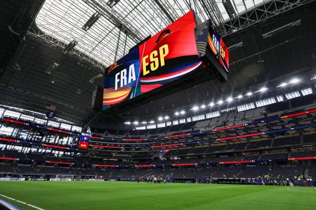 ARLINGTON, TX - JULY 14: A general view of the stadium and large scoreboard with country designations of FRA and ESP displayed ahead of the FIFA World Cup, WM, Weltmeisterschaft, Fussball 2026 Semi-Final match between France and Spain on July 14, 2026, at Dallas Stadium in Arlington, Texas. (Photo by David Buono Icon Sportswire) SOCCER: JUL 14 FIFA World Cup 26 Semi-Final- France vs Spain EDITORIAL USE ONLY Icon260714002
