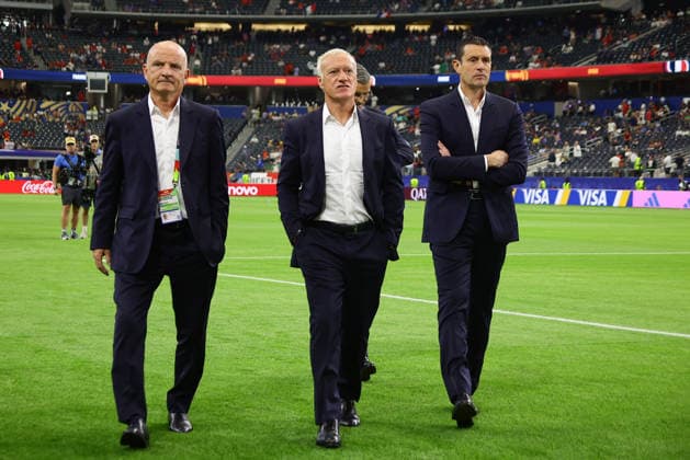 France s head coach Didier Deschamps (C) gestures ahead of the FIFA World Cup, WM, Weltmeisterschaft, Fussball 2026 semifinals soccer match between France against Spain, in Dallas, USA, 14 July 2026. FIFA World Cup 2026 semifinals - France vs Spain !ACHTUNG: NUR REDAKTIONELLE NUTZUNG!  Copyright: xCarlosxRamirezx GRAF6543 20260714-55020892620_1