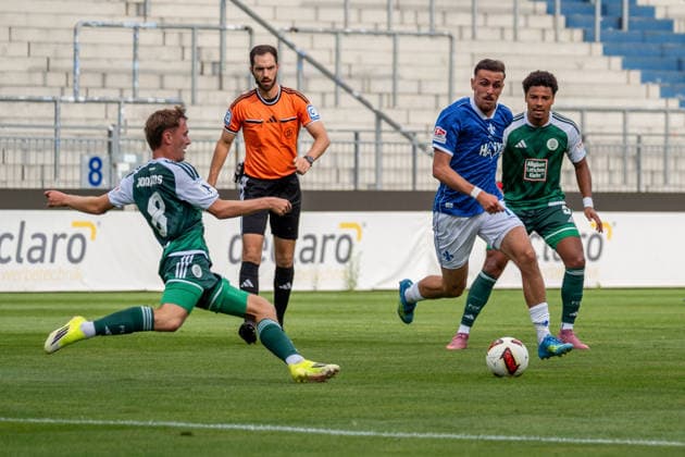 Spielszene, Offensivaktion, Zweikampf, v.l. Simon Joachims (FC 08 Homburg, 08), Lance Duijvestijn (SV Darmstadt 98, 41), Michael Guthoerl (FC 08 Homburg, 05), GER, SV Darmstadt 98 vs. FC 08 Homburg, Fussball, Testspiel, Saison 2026 2027, 14.07.2026, DFL REGULATIONS PROHIBIT ANY USE OF PHOTOGRAPHS AS IMAGE SEQUENCES AND OR QUASI-VIDEO, GER, SV Darmstadt 98 vs. FC 08 Homburg, Fussball, Testspiel, Saison 2026 2027, 14.07.2026 Darmstadt *** Game scene, offensive play, tackle, from left: Simon Joachims (FC 08 Homburg, 08), Lance Duijvestijn (SV Darmstadt 98, 41), Michael Guthoerl (FC 08 Homburg, 05), GER, SV Darmstadt 98 vs. FC 08 Homburg, soccer, friendly match, 2026–2027 season, July 14, 2026, DFL regulations prohibit any use of photographs as image sequences and or quasi-video, GER, SV Darmstadt 98 vs. FC 08 Homburg, soccer, friendly match, 2026–2027 season, July 14, 2026, Darmstadt Copyright: xEibner-Pressefoto J-NxGroemlingx EP_JGG