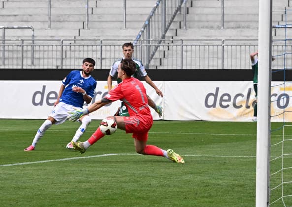 14.07.2026, xsltx, Fussball Testspiel, SV Darmstadt 98 - FC Homburg v.l. Ibrahim El Kadiri (SV Darmstadt 98) trifft zum 5:1, re. Michael Gelt (FC 08 Homburg) (DFL DFB REGULATIONS PROHIBIT ANY USE OF PHOTOGRAPHS as IMAGE SEQUENCES and or QUASI-VIDEO) *** July 14, 2026, xsltx, soccer exhibition match, SV Darmstadt 98 vs. FC Homburg: Ibrahim El Kadiri scores for SV Darmstadt 98, making it 5–1; Michael Gelt, FC 08 Homburg. DFL and DFB regulations prohibit any use of photographs as image sequences and or quasi-video.