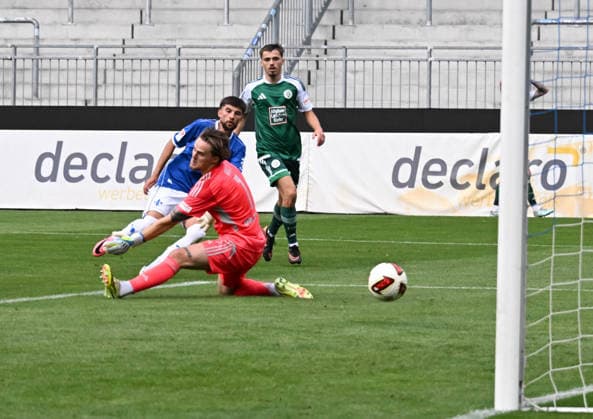 14.07.2026, xsltx, Fussball Testspiel, SV Darmstadt 98 - FC Homburg v.l. Ibrahim El Kadiri (SV Darmstadt 98) trifft zum 5:1, re. Michael Gelt (FC 08 Homburg) (DFL DFB REGULATIONS PROHIBIT ANY USE OF PHOTOGRAPHS as IMAGE SEQUENCES and or QUASI-VIDEO) *** July 14, 2026, xsltx, soccer exhibition match, SV Darmstadt 98 vs. FC Homburg: Ibrahim El Kadiri scores for SV Darmstadt 98, making it 5–1; Michael Gelt, FC 08 Homburg. DFL and DFB regulations prohibit any use of photographs as image sequences and or quasi-video.