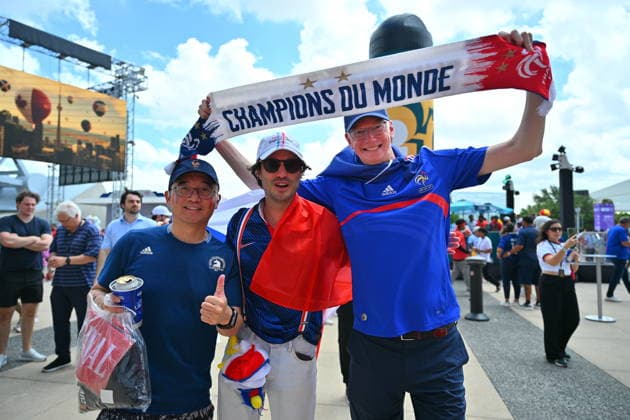FIFA World Cup, WM, Weltmeisterschaft, Fussball 2026 semifinals - France vs Spain Supporters of France and Spain pose for a photo as they make their way to the stadium for the FIFA World Cup 2026 semifinals match France against Spain, in Dallas, USA, 14 July 2026. DALLAS United States  Copyright: xSAMxWASSONx
