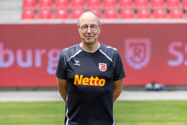 SSV Jahn Regensburg ; 3.Liga, Porträttermin 2026 2027, Prof. Dr. Franz Müller (Mannschaftsarzt); SSV Jahn Regensburg; 3.Liga, Porträttermin 2026 2027, DFL REGULATIONS PROHIBIT ANY USE OF PHOTOGRAPHS AS IMAGE SEQUENCES AND OR QUASI-VIDEO. *** SSV Jahn Regensburg (3rd Division), Photo Shoot 2026–2027, Prof. Dr. Franz Müller, Team Physician for SSV Jahn Regensburg (3rd Division), Photo Shoot 2026–2027, DFL regulations prohibit any use of photographs as image sequences and or quasi-video