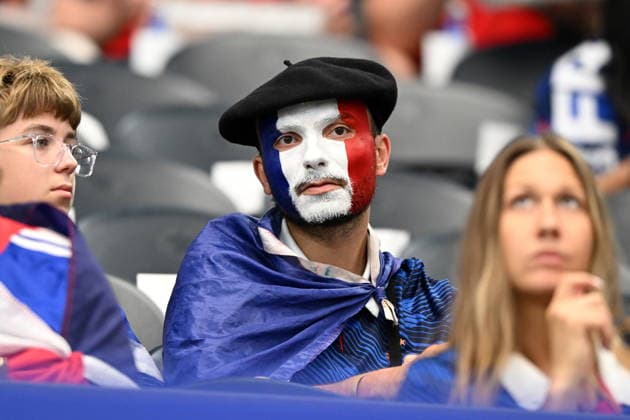 FIFA World Cup, WM, Weltmeisterschaft, Fussball 2026 semifinals - France vs Spain A supporter of France waits for the FIFA World Cup 2026 semifinals match France against Spain, in Dallas, Texas, USA, 14 July 2026. DALLAS United States  Copyright: xALBERTxPENAx