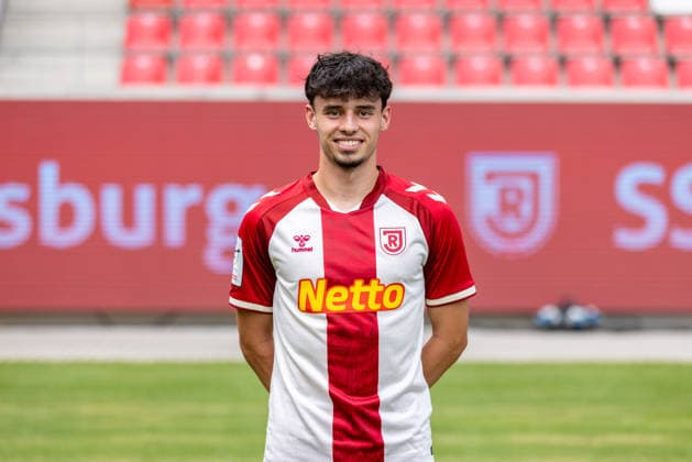 SSV Jahn Regensburg ; 3.Liga, Porträttermin 2026 2027, Nico Oliveira; SSV Jahn Regensburg; 3.Liga, Porträttermin 2026 2027, DFL REGULATIONS PROHIBIT ANY USE OF PHOTOGRAPHS AS IMAGE SEQUENCES AND OR QUASI-VIDEO. *** SSV Jahn Regensburg 3. Liga, Photo Shoot 2026–2027, Nico Oliveira, SSV Jahn Regensburg, 3rd Division, Photo Shoot 2026–2027, DFL regulations prohibit any use of photographs as image sequences and or quasi-video