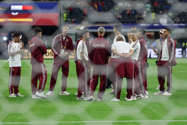 ARLINGTON, TX - JULY 14: Spain players on the pitch ahead of warmups before the FIFA World Cup, WM, Weltmeisterschaft, Fussball 2026 Semi-Final match between France and Spain on July 14, 2026, at Dallas Stadium in Arlington, Texas. (Photo by David Buono Icon Sportswire) SOCCER: JUL 14 FIFA World Cup 26 Semi-Final- France vs Spain EDITORIAL USE ONLY Icon260714003
