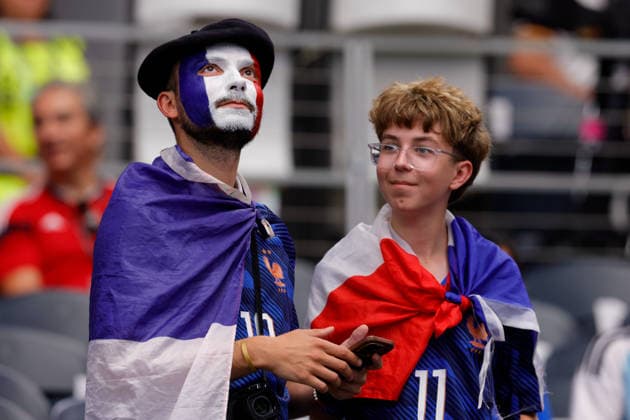July 14, 2026, Arlington, Texas, USA: France fans in face paint before the 2026 FIFA World Cup, WM, Weltmeisterschaft, Fussball Semifinal match between France and Spain at Dallas Stadium on July 14, 2026. David Ballering II ADM Newswire ZUMA Press Wire Arlington USA - ZUMAa325 20260714_zsa_a325_007 Copyright: xDavidxBalleringxIix