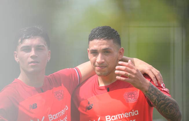 (l-r) Aleksa Damjanovic, Ezequiel Fernandez (Bayer Leverkusen). Fussball 1. Bundesliga, Trainingsauftakt Bayer 04 Leverkusen am 14.07.2026 in Leverkusen Deutschland. *** l r Aleksa Damjanovic, Ezequiel Fernandez, Bayer Leverkusen Soccer, Bundesliga 1, Bayer 04 Leverkusen s first training session on July 14, 2026, in Leverkusen, Germany