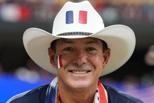 France fan excited ahead of kick off France v Spain, 2026 FIFA World Cup, WM, Weltmeisterschaft, Fussball Semi-final, Football, Dallas Stadium, Arlington, Texas, USA - 14 Jul 2026Arlington Dallas Stadium Texas (TX) United States of America  Copyright: xIsmaelxAdnan Shutterstockx 16991340c