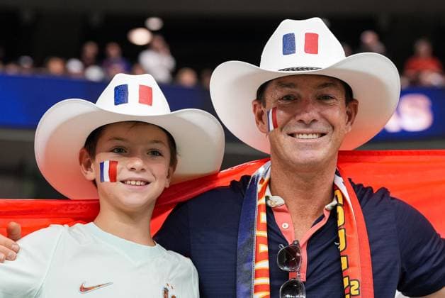 France fans excited ahead of kick off France v Spain, 2026 FIFA World Cup, WM, Weltmeisterschaft, Fussball Semi-final, Football, Dallas Stadium, Arlington, Texas, USA - 14 Jul 2026Arlington Dallas Stadium Texas (TX) United States of America  Copyright: xIsmaelxAdnan Shutterstockx 16991340b