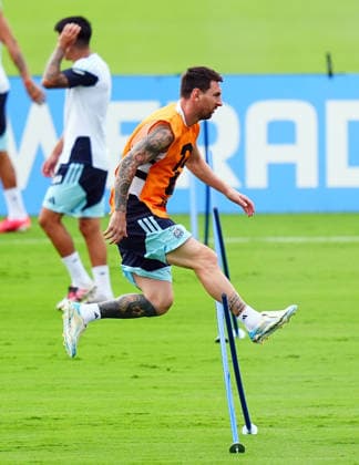 Argentina Training Session - FIFA World Cup, WM, Weltmeisterschaft, Fussball 2026 ATLANTA, GEORGIA - JULY 14: Argentina s Lionel Messi warms up prior to a training session ahead of the 2026 FIFA World Cup semifinal match against England in Atlanta, Georgia, United States, on July 14, 2026. Evrim Aydin Anadolu Georgia United States. Editorial use only. Please get in touch for any other usage.  Copyright: x2026xAnadoluxEvrimxAydinx