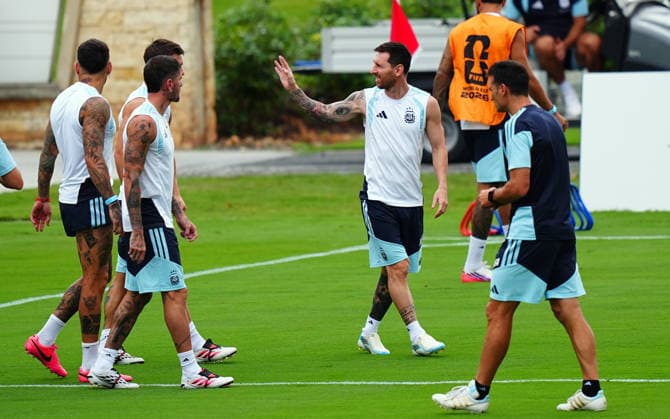 Argentina Training Session - FIFA World Cup, WM, Weltmeisterschaft, Fussball 2026 ATLANTA, GEORGIA - JULY 14: Argentina s Lionel Messi (C) attends the training session ahead of the FIFA World Cup 2026 Semi Final match against England in Atlanta, Georgia, United Staes on July 14, 2026. Evrim Aydin Anadolu Georgia United States. Editorial use only. Please get in touch for any other usage.  Copyright: x2026xAnadoluxEvrimxAydinx