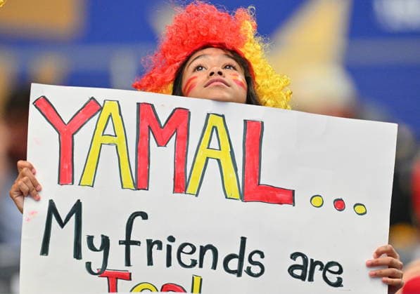 FIFA World Cup, WM, Weltmeisterschaft, Fussball 2026 semifinals - France vs Spain Supporters of Spain pose for a photo ahead of the FIFA World Cup 2026 semifinals match France against Spain, in Dallas, USA, 14 July 2026. DALLAS United States  Copyright: xSAMxWASSONx