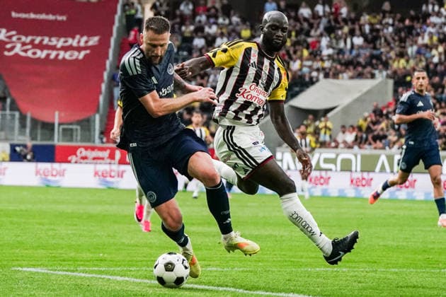 Fussball: Österreich: Internationales Testspiel - MatchPR Summer Series Upper Austria - Trainingslager - 14.07.2026 - LASK (Linzer ASK) (Österreich) vs. Fenerbahce Istanbul (Türkei) - Raiffeisen Arena (Linz, Österreich); Milan Skriniar (Fenerbahce), Samuel Adeniran (LASK) *** Soccer Austria International Friendly MatchPR Summer Series Upper Austria Training Camp July 14, 2026 LASK Linzer ASK Austria vs. Fenerbahçe Istanbul, Turkey Raiffeisen Arena, Linz, Austria Milan Skriniar (Fenerbahçe), Samuel Adeniran (LASK) Copyright: xLUKAxKOLANOVICx