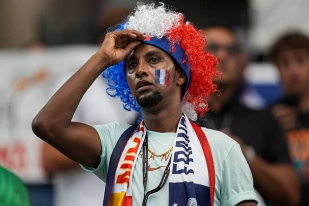 France fan stressed ahead of kick off France v Spain, 2026 FIFA World Cup, WM, Weltmeisterschaft, Fussball Semi-final, Football, Dallas Stadium, Arlington, Texas, USA - 14 Jul 2026Arlington Dallas Stadium Texas (TX) United States of America  Copyright: xIsmaelxAdnan Shutterstockx 16991340z