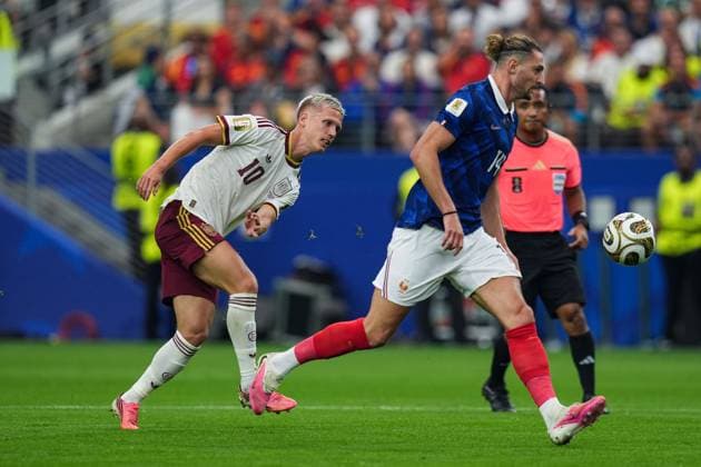 Dani Olmo of Spain loses the ball to Adrien Rabiot of France France v Spain, 2026 FIFA World Cup, WM, Weltmeisterschaft, Fussball Semi-final, Football, Dallas Stadium, Arlington, Texas, USA - 14 Jul 2026Arlington Dallas Stadium Texas (TX) United States of America  Copyright: xIsmaelxAdnan Shutterstockx 16991340bc