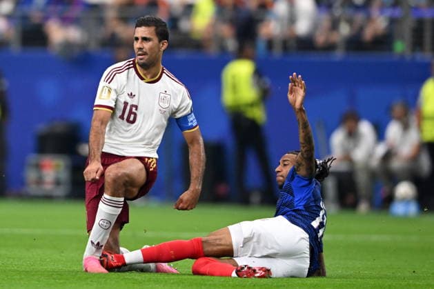 FIFA World Cup, WM, Weltmeisterschaft, Fussball 2026 semifinals - France vs Spain Rodri of Spain (L) in action against Michael Olise of France (R) during the FIFA World Cup 2026 semifinals match France against Spain, in Dallas, Texas, USA, 14 July 2026. DALLAS United States  Copyright: xALBERTxPENAx