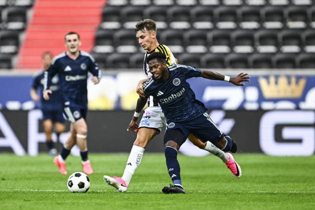 LASK Linz v Fenerbahce - Friendly LINZ, AUSTRIA - JULY 14: Fred (R) of Fenerbahce in action against Krystof Danek (back) of LASK Linz during a friendly match between LASK Linz and Fenerbahce as part of Fenerbahce s pre-season training camp at Raiffeisen Arena in Linz, Austria, on July 14, 2026. Agit Erdi Ulukaya Anadolu Linz Austria. Editorial use only. Please get in touch for any other usage.  Copyright: x2026xAnadoluxAgitxErdixUlukayax