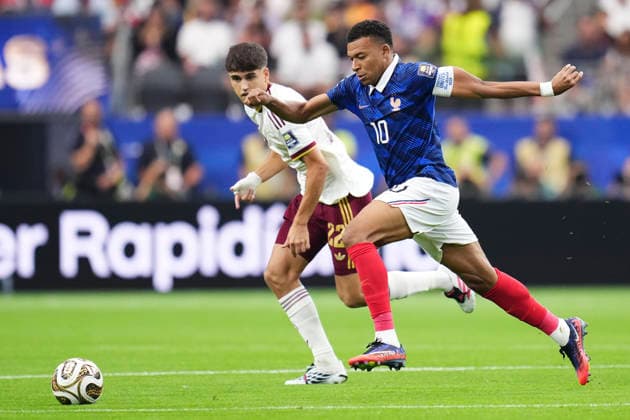 France v Spain: Semi Final - FIFA World Cup, WM, Weltmeisterschaft, Fussball 2026 Kylian Mbappe of France runs with the ball during the FIFA World Cup 2026 Semi Final match between France and Spain at Dallas Stadium on July 14, 2026 in Arlington, Texas. Arlington TX United States  Copyright: xJosexBretonx originalFilename:bretonhernandez-francevs260714_npgke.jpg
