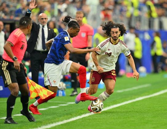 FIFA World Cup, WM, Weltmeisterschaft, Fussball 2026 semifinals - France vs Spain Michael Olise of France (L) and Marc Cucurella of Spain in action during the FIFA World Cup 2026 semifinals match France against Spain, in Dallas, USA, 14 July 2026. DALLAS United States  Copyright: xSAMxWASSONx