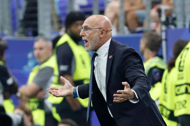 Spain s head coach, Luis de la Fuente, reacts during a 2026 FIFA World Cup, WM, Weltmeisterschaft, Fussball semifinal match between France and Spain at AT&T stadium in Arlington, United States, 14 July 2026. FIFA World Cup 2026 Semifinal: France - Spain !ACHTUNG: NUR REDAKTIONELLE NUTZUNG!  Copyright: xLavandeiraxJrx GR2085 20260714-55020894010_1