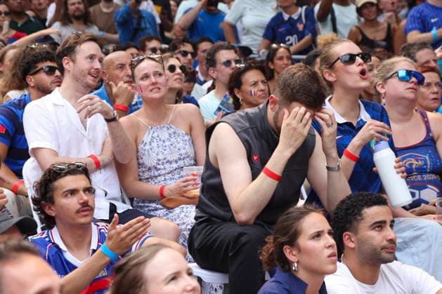People watch Spain vs France during Bastille Day celebration in New York People watch the Spain vs France World Cup game during the Maison Provence Bastille Day celebration and World Cup watch party in the Brooklyn borough of New York, New York, USA, 14 July 2026. NEW YORK NEW YORK UNITED STATES  Copyright: xSARAHxYENESELx