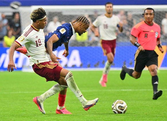 FIFA World Cup, WM, Weltmeisterschaft, Fussball 2026 semifinals - France vs Spain Lamine Yamal of Spain (L) and Bradley Barcola of France in action during the FIFA World Cup 2026 semifinals match France against Spain, in Dallas, USA, 14 July 2026. DALLAS United States  Copyright: xSAMxWASSONx