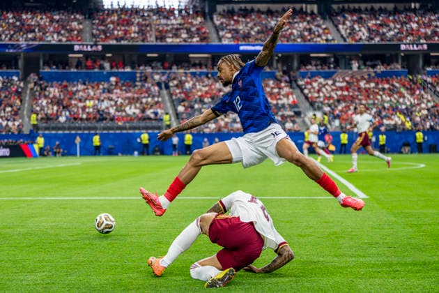 Bradley Barcola of France and Pedro Porro of Spain compete for possession of the ball during the match between France and Spain, valid for the semi-final of the 2026 FIFA World Cup, WM, Weltmeisterschaft, Fussball held at AT&T Stadium in Dallas, Texas, United States. Richard Callis Fotoarena (Richard Callis SPP)  Copyright: xRichardxCallisx xSPPx spp-en-RiCa-2984550