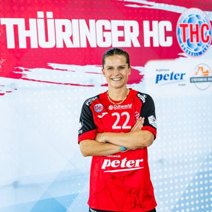 08.07.2026, GER, Handball, Frauen, Saison 2026 2027, Alsco 1.Bl, Thueringer HC Pressetermin Mannschaftsfoto Teresa von Prittwitz (Thueringer HC,22) 99974 Mühlhausen Automobile Peter GmbH - Peugeot Thüringen Deutschland *** July 8, 2026, GER, Handball, Women, 2026–2027 Season, Alsco 1st Division, Thueringer HC Press Event, Team Photo: Teresa von Prittwitz, Thueringer HC, 22 99974 Mühlhausen, Automobile Peter GmbH, Peugeot Thuringia, Germany
