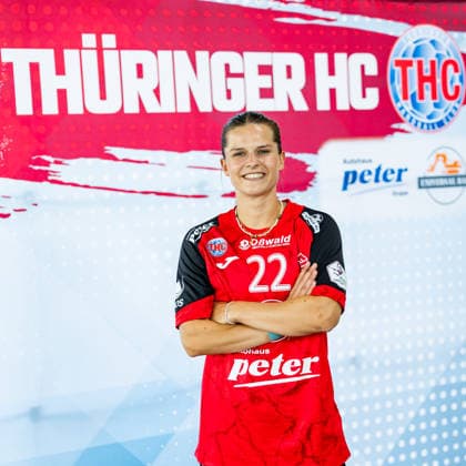 08.07.2026, GER, Handball, Frauen, Saison 2026 2027, Alsco 1.Bl, Thueringer HC Pressetermin Mannschaftsfoto Teresa von Prittwitz (Thueringer HC,22) 99974 Mühlhausen Automobile Peter GmbH - Peugeot Thüringen Deutschland *** July 8, 2026, GER, Handball, Women, 2026–2027 Season, Alsco 1st Division, Thueringer HC Press Event, Team Photo: Teresa von Prittwitz, Thueringer HC, 22 99974 Mühlhausen, Automobile Peter GmbH, Peugeot Thuringia, Germany