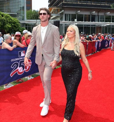 Braxton Ashcraft 35 of the Pittsburgh Pirates and his wife Cassidy Ashcraft arrive on the red carpet at the 2026 MLB, Baseball Herren, USA All Star Red Carpet Show in Philadelphia, Pennsylvania, on Tuesday, July 14, 2026.  PHI202607142067 LAURENCExKESTERSON