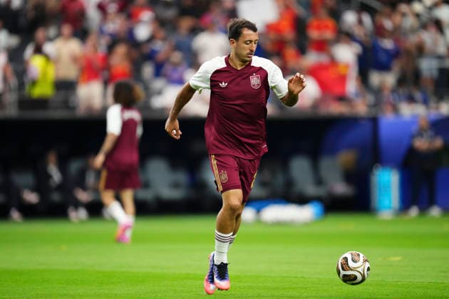July 14, 2026, Arlington, Texas, United States: Mikel Oyarzabal of Spain warms up during the FIFA World Cup, WM, Weltmeisterschaft, Fussball 2026 Semi Final match between France and Spain at Dallas Stadium on July 14, 2026 in Arlington, Texas. Arlington United States - ZUMAa181 20260714_zaa_a181_090 Copyright: xJosexBretonx