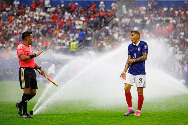 Ivan Barton and Lucas Digne seen during FIFA World Cup, WM, Weltmeisterschaft, Fussball 2026 semifinal game between national teams of France and Spain (Grzegorz Wajda Ball Raw Images) Arlington Dallas Stadium USA Copyright: xGrzegorzxWajdax grzegorzwajda_france_spain_26-89