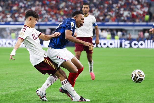 Pau Cubarsi of Spain (L) and Kylian Mbappe of France (R) fight for possession during a FIFA Men’s World Cup 2026 semi-final football match between France and Spain at Dallas Stadium, in Arlington on July 14th 2026 (Photo by Leo Barrilari SPP)  Copyright: xLeoxBarrilari SPPx Sportspressphoto_SPR190712