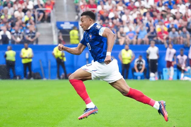 Kylian Mbappe of France sprints during a FIFA Men’s World Cup 2026 semi-final football match between France and Spain at Dallas Stadium, in Arlington on July 14th 2026 (Photo by Alexandra Fechete SPP)  Copyright: xAlexandraxFechete SPPx Sportspressphoto_SPR190726