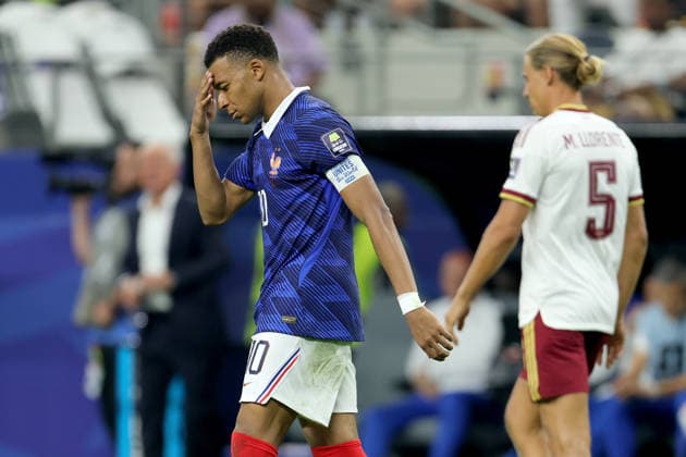 France v Spain: Semi Final - FIFA World Cup, WM, Weltmeisterschaft, Fussball 2026 Kylian Mbappe of France looks dejected during the FIFA World Cup 2026 Semi Final match between France and Spain at Dallas Stadium on July 14, 2026 in Arlington, United States. Arlington Dallas Stadium TX United States Copyright: xAllstarxPicturexLibraryxLtdx