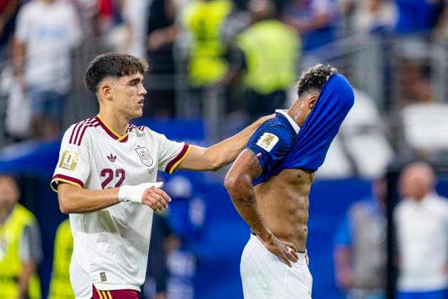 DALLAS - (lr) Pau Cubarsi of Spain and Desire Doue of France during the 2026 World Cup match between France and Spain at Dallas Stadium on July 14, 2026, in Dallas, United States. (Photo by Stefan Koops EYE4IMAGES DeFodi Images) - *** DALLAS — Pau Cubarsi of Spain and Desire Doue of France during the 2026 World Cup match between France and Spain at Dallas Stadium on July 14, 2026, in Dallas, United States. Photo by Stefan Koops, EYE4IMAGES, DeFodi Images
