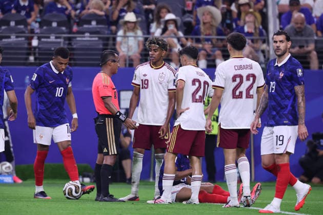 2026 World Cup - France v Spain Kylian Mbappé (10) from France during the 2026 FIFA World Cup, WM, Weltmeisterschaft, Fussball semi-final football match between France and Spain at Dallas Stadium on July 14, 2026 in Arlington, Texas. Photo by Charles Guerin ABACAPRESS.COM Arlington Texas United States  Copyright: xGuerinxCharles ABACAx