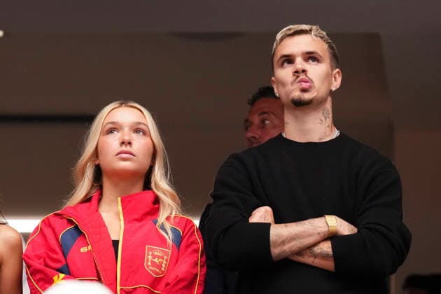 France v Spain: Semi Final - FIFA World Cup, WM, Weltmeisterschaft, Fussball 2026 Harper Beckham and Romeo Beckham are seen during the FIFA World Cup 2026 Semi Final match between France and Spain at Dallas Stadium on July 14, 2026 in Arlington, Texas. Arlington TX United States  Copyright: xJosexBretonx originalFilename:bretonhernandez-francevs260714_npKlo.jpg