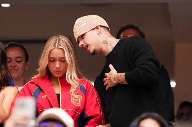July 14, 2026, Arlington, Texas, United States: Harper Beckham and Romeo Beckham are seen during the FIFA World Cup, WM, Weltmeisterschaft, Fussball 2026 Semi Final match between France and Spain at Dallas Stadium on July 14, 2026 in Arlington, Texas. Arlington United States - ZUMAa181 20260714_zaa_a181_140 Copyright: xJosexBretonx