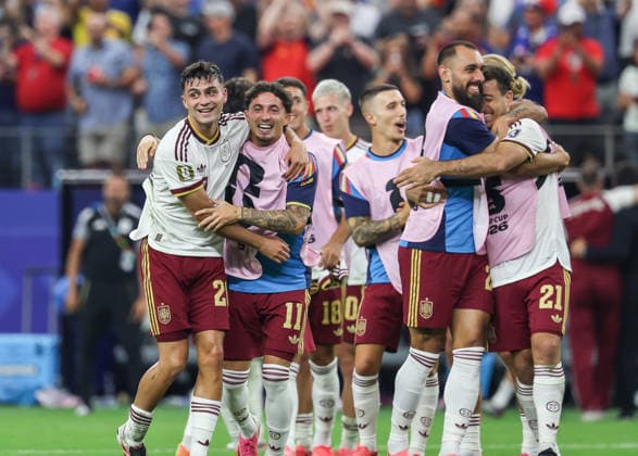 July 14, 2026: Spain celebrates advancing to the World Cup finals following the FIFA World Cup, WM, Weltmeisterschaft, Fussball semi-final soccer match between France and Spain at Dallas Stadium in Dallas,TX. CSM FIFA World Cup 2026: France Vs Spain JUL 14  - ZUMAc04_ 20260714_zma_c04_012 Copyright: xKylexOkitax