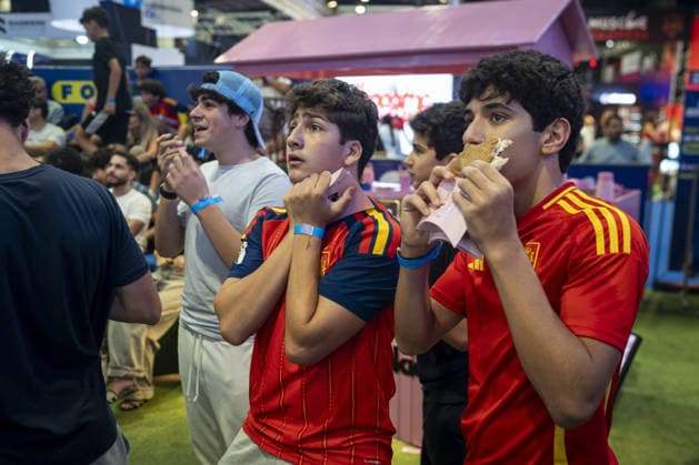 Hundreds watch France-Spain semifinal in Beirut BEIRUT, LEBANON - JULY 14: Hundreds of people gather in Beirut, Lebanon, to watch the semifinal match between the national football teams of France and Spain on a giant screen set up in the city, on July 14, 2026. Adri Salido Anadolu Beirut Lebanon. Editorial use only. Please get in touch for any other usage.  Copyright: x2026xAnadoluxAdrixSalidox