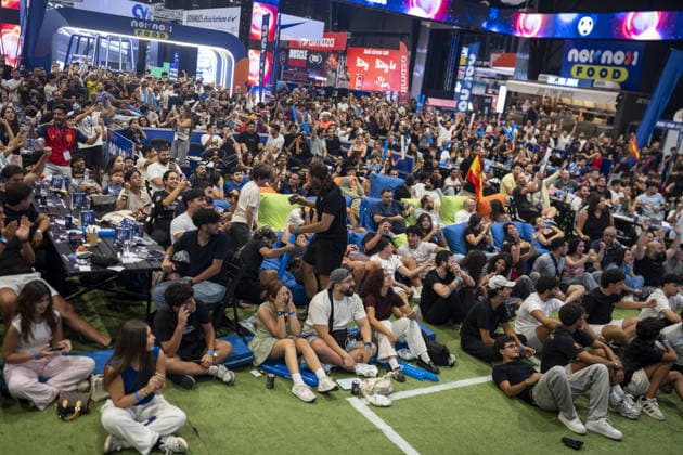 Hundreds watch France-Spain semifinal in Beirut BEIRUT, LEBANON - JULY 14: Hundreds of people gather in Beirut, Lebanon, to watch the semifinal match between the national football teams of France and Spain on a giant screen set up in the city, on July 14, 2026. Adri Salido Anadolu Beirut Lebanon. Editorial use only. Please get in touch for any other usage.  Copyright: x2026xAnadoluxAdrixSalidox