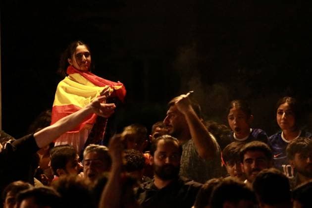 Hundreds watch France-Spain semifinal in Erbil ERBIL, IRAQ - JULY 14: Hundreds of people gather to watch the semifinal match between the national football teams of France and Spain on a giant screen set up in Erbil, Iraq on July 14, 2026. Ahsan Mohammed Ahmed Ahmed Anadolu Erbil Iraq. Editorial use only. Please get in touch for any other usage.  Copyright: x2026xAnadoluxAhsanxMohammedxAhmedxAhmedx