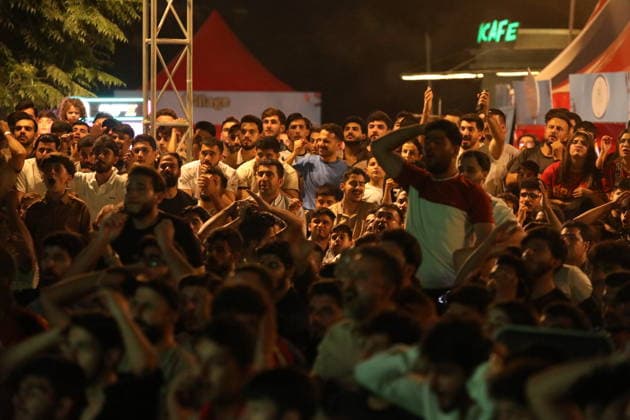 Hundreds watch France-Spain semifinal in Erbil ERBIL, IRAQ - JULY 14: Hundreds of people gather to watch the semifinal match between the national football teams of France and Spain on a giant screen set up in Erbil, Iraq on July 14, 2026. Ahsan Mohammed Ahmed Ahmed Anadolu Erbil Iraq. Editorial use only. Please get in touch for any other usage.  Copyright: x2026xAnadoluxAhsanxMohammedxAhmedxAhmedx