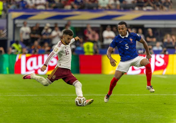14.07.2026, Fussball Weltmeisterschaft 2026 in den USA, Halbfinale, Frankreich - Spanien, im AT&T Stadium (Dallas (Arlington)), Alex Baena (Spanien) Schuss ***FIFA regulations prohibit any use of photographs as image sequences and or quasi-video. EDITORIAL USE ONLY*** *** July 14, 2026, 2026 FIFA World Cup in the U.S., Semifinal, France vs. Spain, at AT&T Stadium in Dallas, Arlington; Alex Baena (Spain) takes a shot ***FIFA regulations prohibit any use of photographs as image sequences and or quasi-video. EDITORIAL USE ONLY***