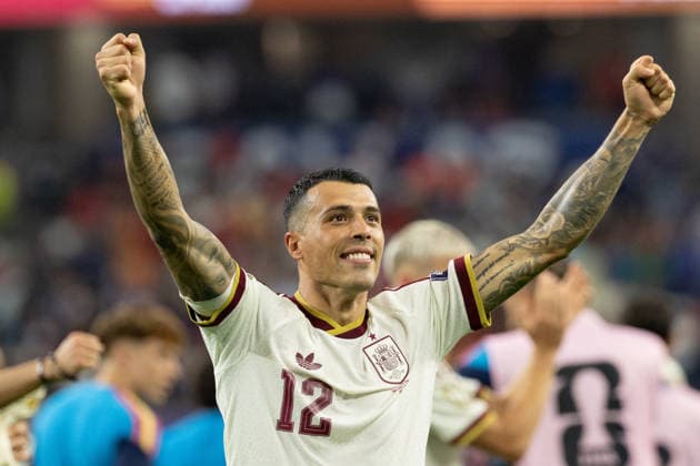 July 14, 2026, Arlington, Texas, USA: Spain defender PEDRO PORRO (12) celebrates after a 2026 FIFA World Cup, WM, Weltmeisterschaft, Fussball semifinal match between France and Spain at Dallas Stadium in Arlington, Texas. Spain defeated France, 2-0. Arlington USA - ZUMAh193 20260714_zsp_h193_075 Copyright: xDanielxMcGregor-Huyerx
