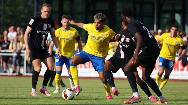 Eintracht BS vs TSV Havelse, Testspiel Wolfenbüttel, 14.07.2026, Fussball, Herren, Saiion 2026 27, Eintracht Braunschweig vs TSV Havelse, Testspiel, Yann Sturm (Eintracht Braunschweig), Leonardo Posadas (Havelse) Niedersachsen Deutschland *** Eintracht BS vs. TSV Havelse, Friendly Match in Wolfenbüttel, July 14, 2026, Soccer, Men s, 2026–27 Season, Eintracht Braunschweig vs. TSV Havelse, Friendly Match, Yann Sturm (Eintracht Braunschweig), Leonardo Posadas (Havelse), Lower Saxony, Germany