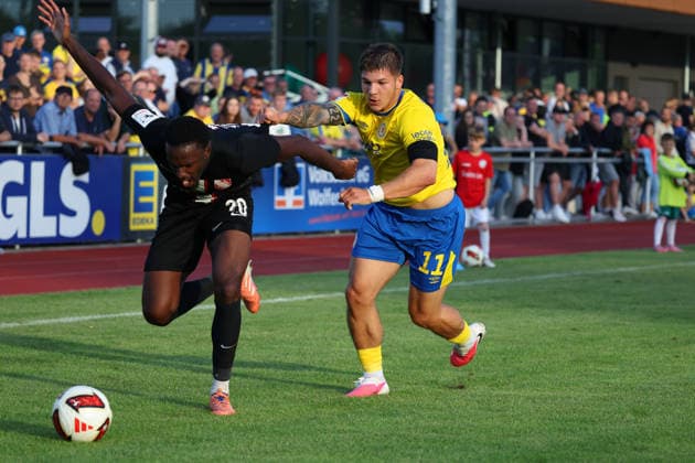 Eintracht BS vs TSV Havelse, Testspiel Wolfenbüttel, 14.07.2026, Fussball, Herren, Saiion 2026 27, Eintracht Braunschweig vs TSV Havelse, Testspiel, Christopher Schepp (Havelse), Jovan Mijatovic (Eintracht Braunschweig) Niedersachsen Deutschland *** Eintracht BS vs. TSV Havelse, Friendly Match in Wolfenbüttel, July 14, 2026, Soccer, Men’s, 2026–27 Season, Eintracht Braunschweig vs. TSV Havelse, Friendly Match, Christopher Schepp (Havelse), Jovan Mijatovic (Eintracht Braunschweig), Lower Saxony, Germany